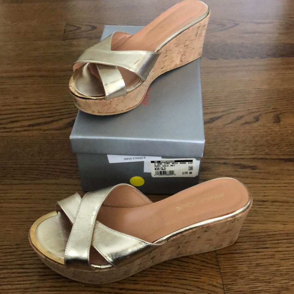 Miss Unique gold wedge sandal